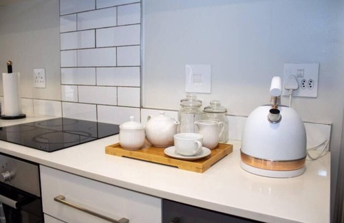 Menlo Park Apartamento | Contemporary Spacious & Comfortable Apartment