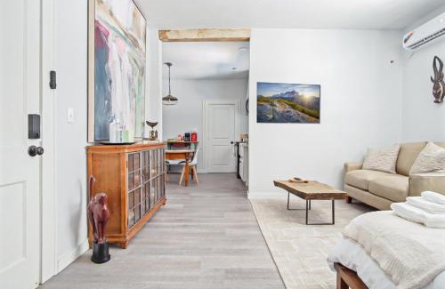Central Oklahoma City Casa | Contemporary Studio With City Access #03c
