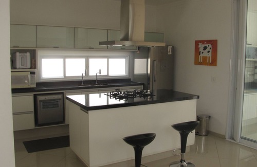 Estancia das Flores Casa | Casa de estilo contemporáneo con 4 suites y 6 baños en una comunidad cerrada