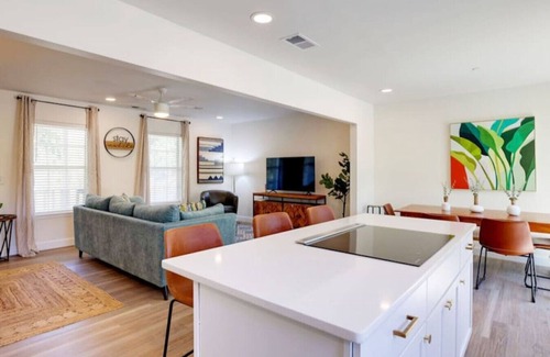 Whitemarsh Island Casa | Contemporary Stylish Home btw DWTN Savannah&Tybee!