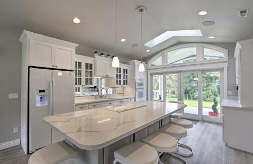 Parkland Casa | Contemporary Tacoma Cottage with Deck and Pond!