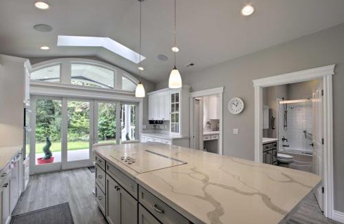Parkland Casa | Contemporary Tacoma Cottage with Deck and Pond!