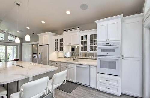 Parkland Casa | Contemporary Tacoma Cottage with Deck and Pond!