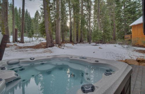 Truckee Casa | Contemporary Tahoe Donner 3BR Hot Tub- Pet Friendly- Amenity Access