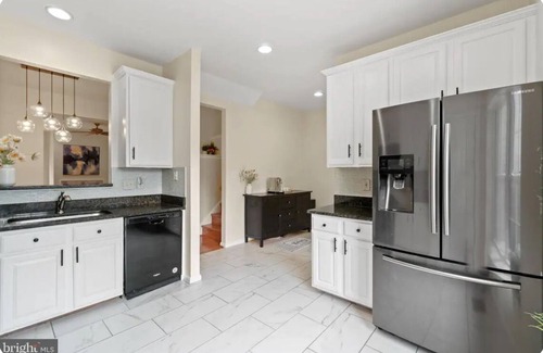 Sterling Casa | Contemporary Town-home with free parking at premises!