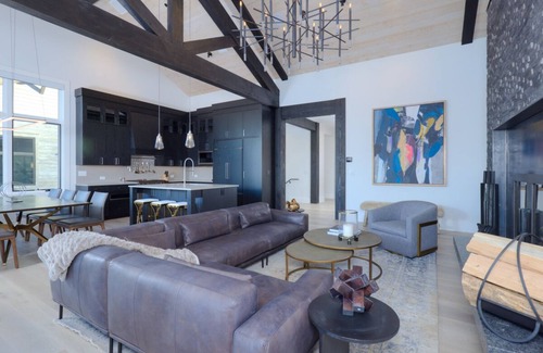 Spanish Peaks Casa | Summer Availability! Contemporary townhome in Spanish Peaks with Hot Tub, Pool Table & Game Room