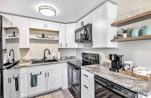 Bellevue Apartamento | Contemporary Two-Bd Upper Suite