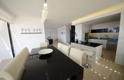 Kalkan Villa | Contemporáneo Villa, impresionantes vistas al mar, piscina climatizada, servicio de limpieza diario