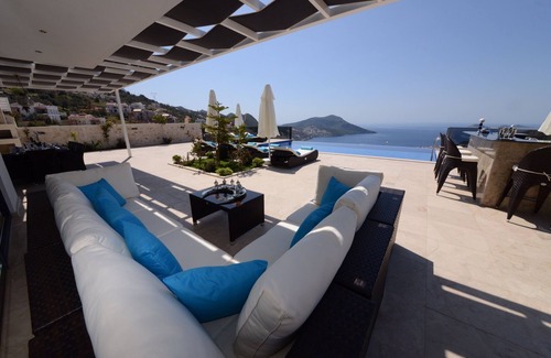 Kalkan Villa | Contemporáneo Villa, impresionantes vistas al mar, piscina climatizada, servicio de limpieza diario