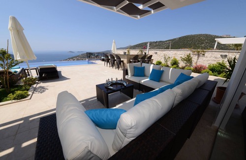 Kalkan Villa | Contemporáneo Villa, impresionantes vistas al mar, piscina climatizada, servicio de limpieza diario