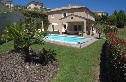 Pegomas Villa | Villa contemporánea con piscina moderna.