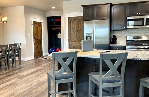Nemo Casa | Contemporary Waterfront Ranch Villa at Twin Canyons Longhorn Ranch