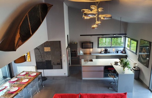 Millas Casa | Villa contemporánea con piscina, parking.