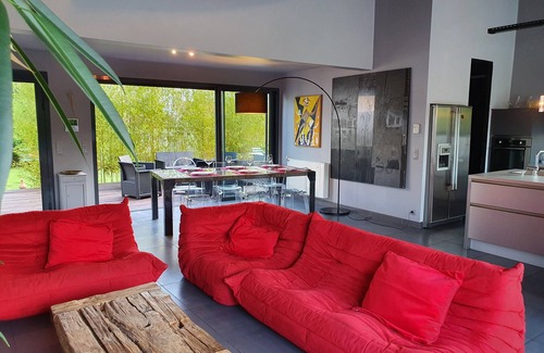 Millas Casa | Villa contemporánea con piscina, parking.