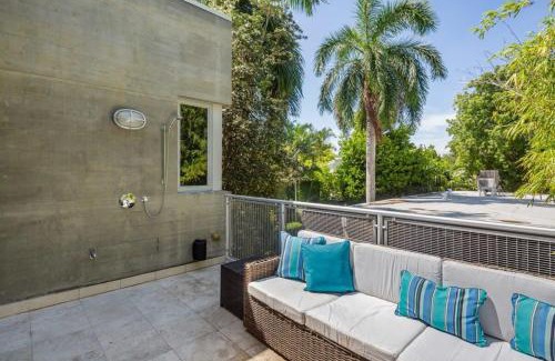Downtown Casa | Contra House -Luxury Home With Pool