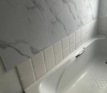 Grimsby Casa | Contractor and Family Cozy Home Sleeps 7 Free Parking