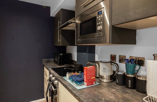 Wigan Casa | Contractor Friendly - Discounts, Group Stays, Families, Free Wi-Fi, Free Parking