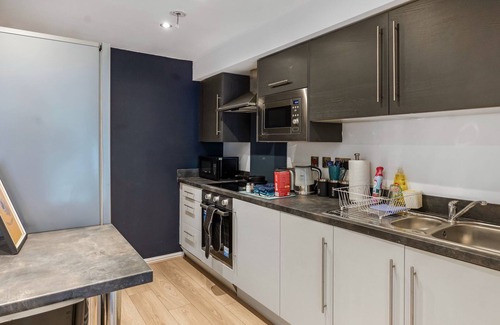 Wigan Casa | Contractor Friendly - Discounts, Group Stays, Families, Free Wi-Fi, Free Parking