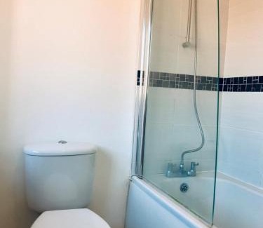 Castle Donington Casa | Contractor Ready 4 Bed by EMA Ensuite Parking