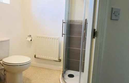 Castle Donington Casa | Contractor Ready 4 Bed by EMA Ensuite Parking