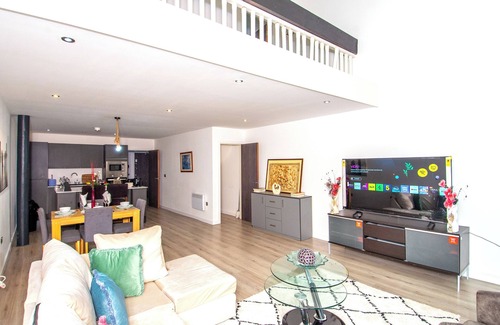 Bradford Apartamento | Contractors and Family-Friendly Apartment| Fast Wi-Fi and Free Parking
