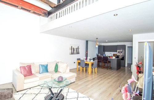 Bradford Apartamento | Contractors and Family-Friendly Apartment| Fast Wi-Fi and Free Parking