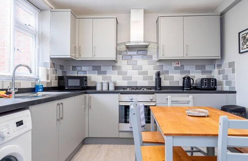 Smethwick Casa | Contractors, Families & Travellers | Free Parking | Close to City Centre