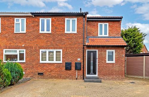 Tea Green Casa | Contractors Heaven-POOL TABLE-THREE BEDROOM HOUSE WITH SEPARATE ONE BEDROOM SELF CONTAINED-Close to AIRPORT