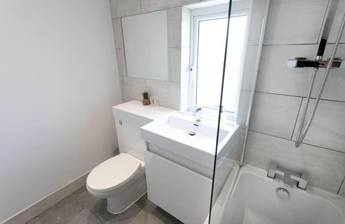 Bishop's Cleeve Casa | *Contractors, Holidays, Races, 25% off long stays*