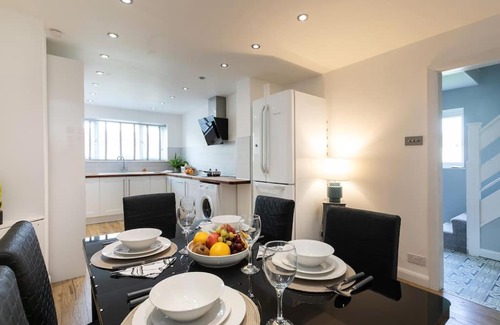 Bishop's Cleeve Casa | *Contractors, Holidays, Races, 25% off long stays*