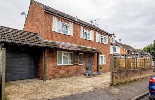 Ascot Casa | Contractors/Leisure-4 Bed House -Sleeps 8