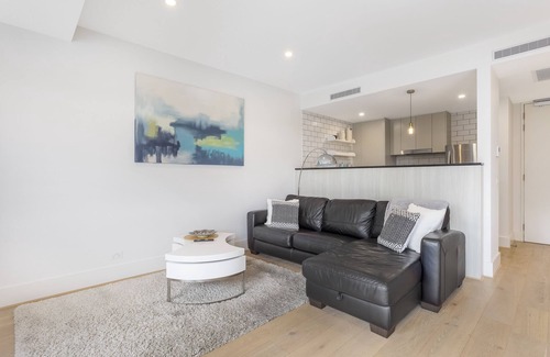 Kingston Apartamento | Convenience, comfort, luxury - wonderful waterfront apartment!