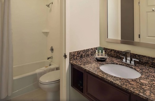 O'Hare Hotel | Convenience & Comfort! w/ Airport Shuttle Service, Pet-friendly Property!