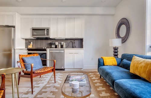 Petworth Apartamento | Convenient 14th St 2BR w/ Laundry, near Food & Fun, by Blueground