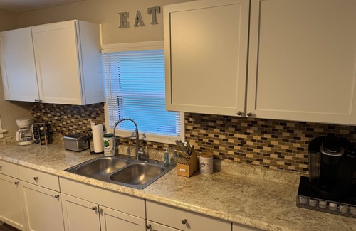 Dayton Casa | Convenient 2-bedroom ranch with AC and WiFi in Dayton
