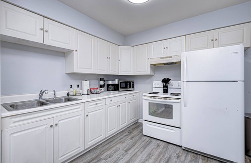 Greenwood Condominio | Convenient 2 bedroom with King Bed