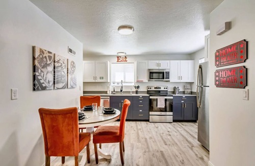 Sugar House Apartamento | Convenient 2BR Apt w Covered Parking SLC