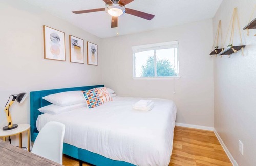 Pleasant Valley Apartamento | Convenient 2BR next to Downtown w Fast WiFi + Pool