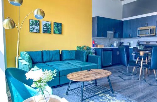 Near South Side Apartamento | Convenient 2BR Suite in Prime Location with Gym Access & Optional Parking Near McCormick Place and Soldier Field