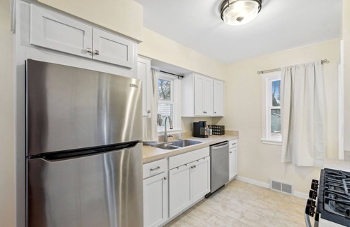 Thomas - Dale Casa | Convenient 3-BR Stay to Como Zoo & MN State Fair