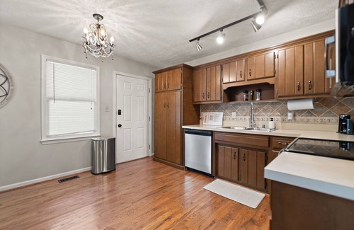 Picadome Casa | Convenient 3BR, Free Laundry, Wifi, & Parking