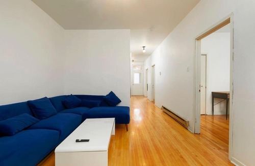 Mile End Apartamento | Convenient 4BR in Mont Royal Downtown