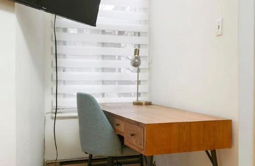 Mile End Apartamento | Convenient 4BR in Mont Royal Downtown