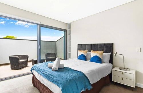 Eastlakes Casa | Convenient 4BR with Private Pool close to Airport