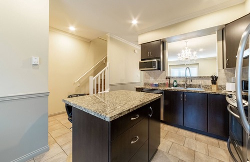 Richmond City Centre Casa | Convenient and Cozy 3 Bedrooms Townhouse Perfect for Family
