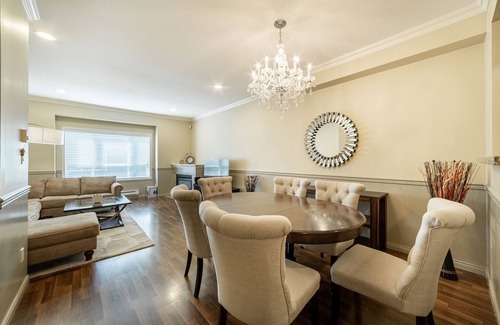 Richmond City Centre Casa | Convenient and Cozy 3 Bedrooms Townhouse Perfect for Family