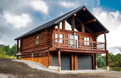 Mancos Cabina | Convenient and Peaceful 1-bedroom cabin on a ranch in Mancos with WiFi.