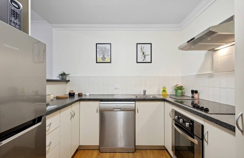 Northbridge Apartamento | Northbridge Escape: Poolside Comfort & WiFi