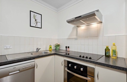 Northbridge Apartamento | Northbridge Escape: Poolside Comfort & WiFi