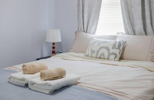 Braintree Casa | Convenient Braintree Home - 3 Bedroom Sleeps 8